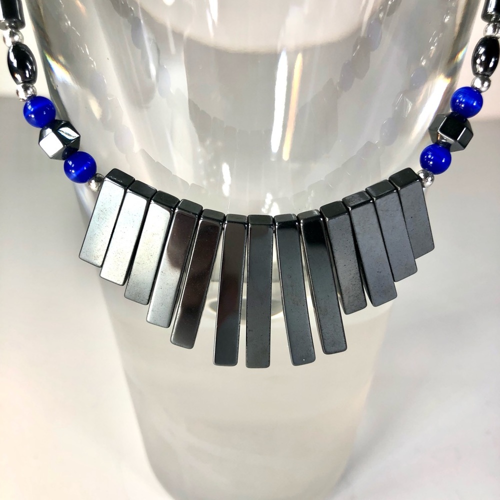 HEMATITE ELEGANT NECKLACE W/ GRADUATED STONE & BLUE LAPIS LAZULI ACCENTS